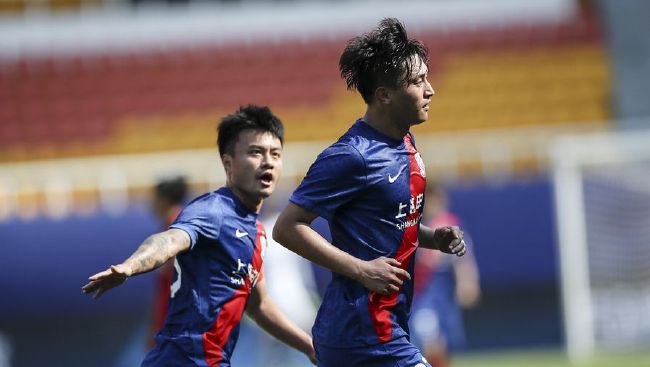 乌多吉在2022年8月从乌迪内斯加盟热刺，上赛季外租效力乌迪内斯。